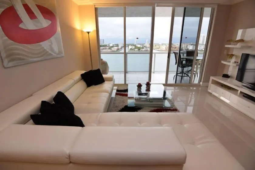 Waterfront 2BR Unit with Bayview Boho Style Stunning Sunset Pool Hot Tub Gym - Image 1
