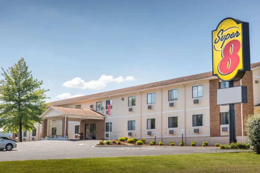 Super 8 by Wyndham Danville - Image 1