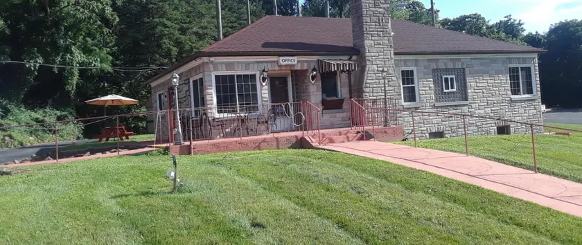 The Hillside Hotel - Image 1