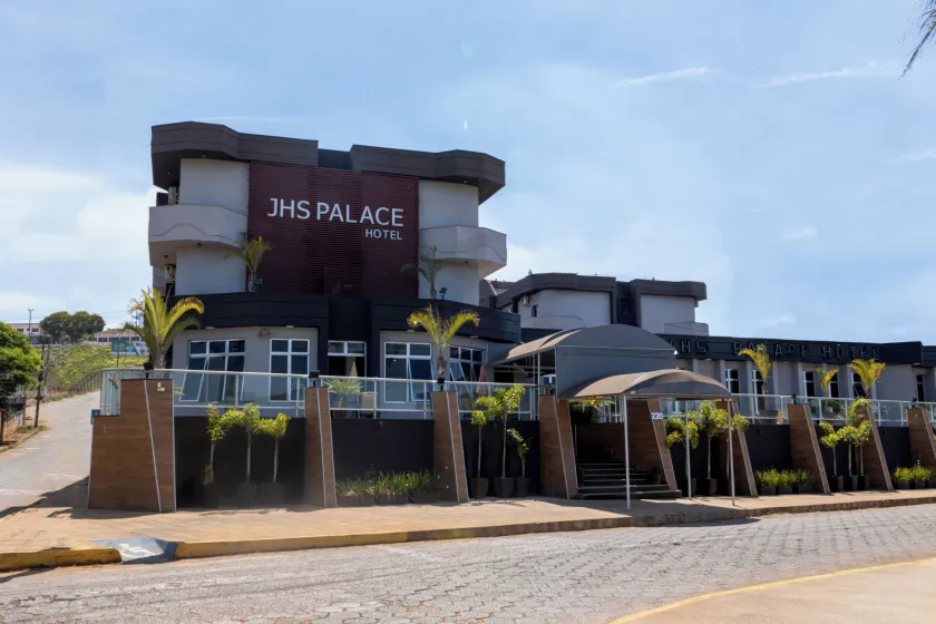 JHS Palace Hotel - Image 1