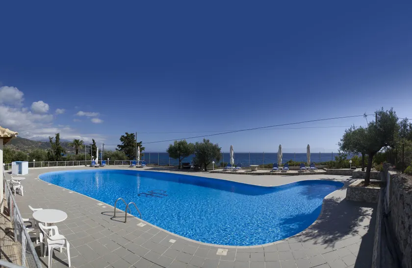 Kardamili Beach Hotel - Image 1