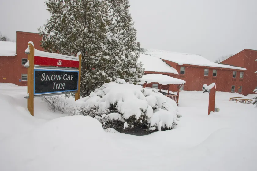 Snow Cap Inn - Image 1