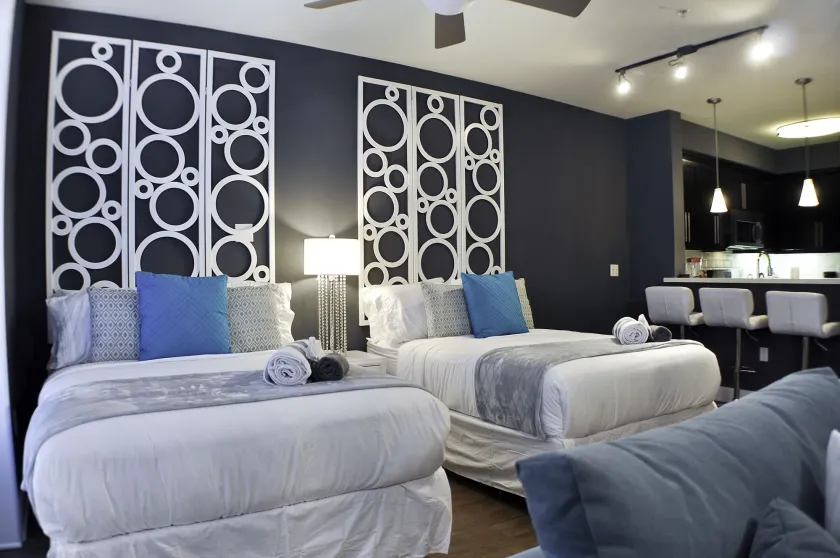 Premier Hollywood LA 4BD Suite - Image 1