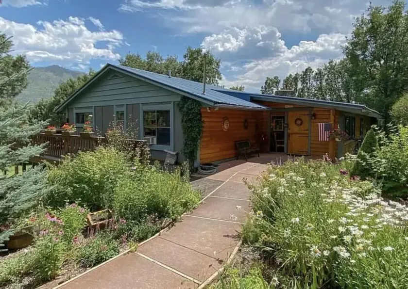 Country Sunshine Bed and Breakfast - Image 1