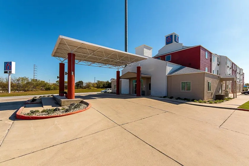 Motel 6-San Antonio, TX - Downtown - Alamo Dome - Image 1