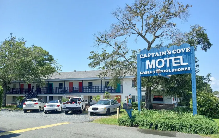Captain's Cove Motel - Image 1