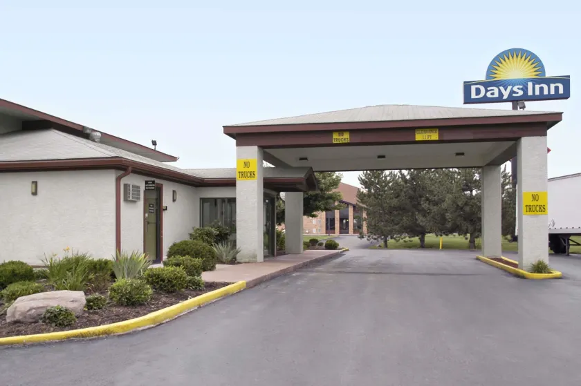 Days Inn by Wyndham Plainfield - Image 1
