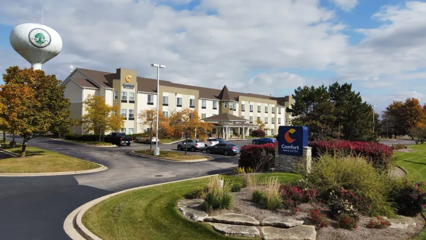 Comfort Inn & Suites Geneva- West Chicago - Image 1
