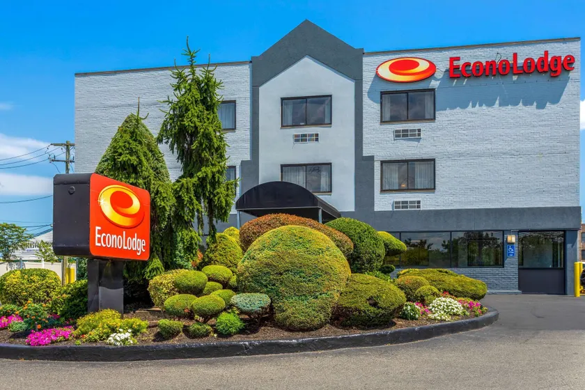 Econo Lodge Hicksville - Long Island - Image 1