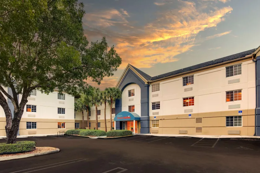 Sonesta Simply Suites Miami Airport Doral - Image 1
