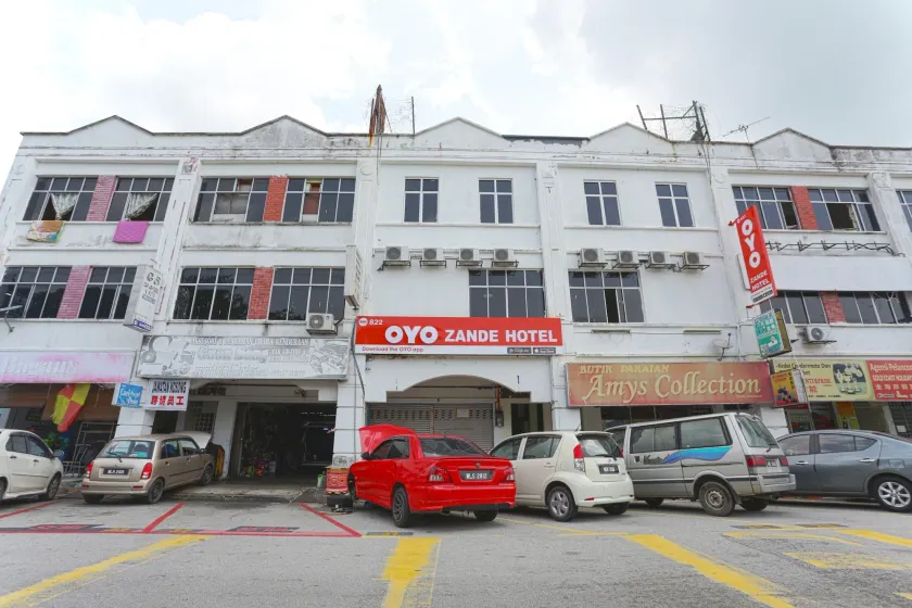 OYO 822 Zande Motel Kuala Selangor - Image 1