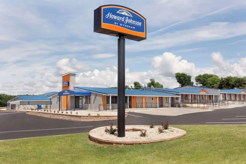 Howard Johnson by Wyndham Harrisonburg - Image 1