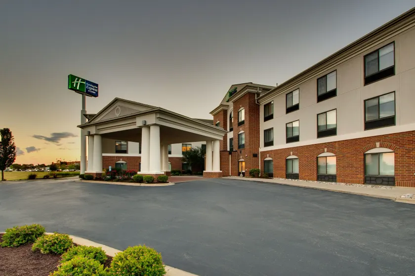 Holiday Inn Express Hotel & Suites Morris by IHG - Image 1