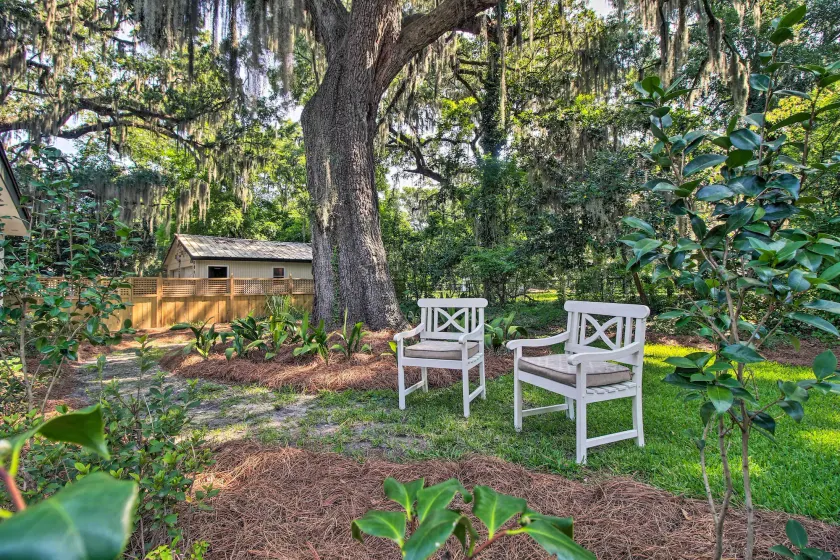 Elegant Savannah Hideaway w/ Private Garden - Interior