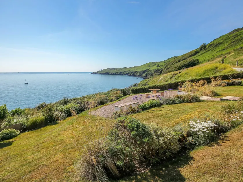 2 Garden Apartment - Image 1