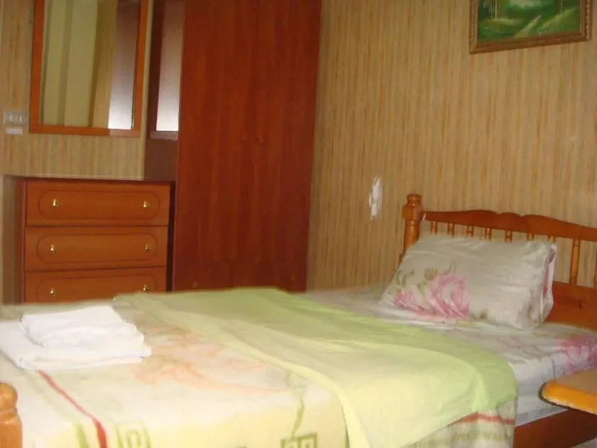 Regis Hotel - Image 1