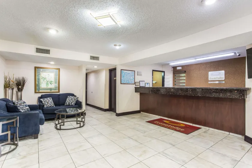 Econo Lodge Clinton - Jackson West - Image 1