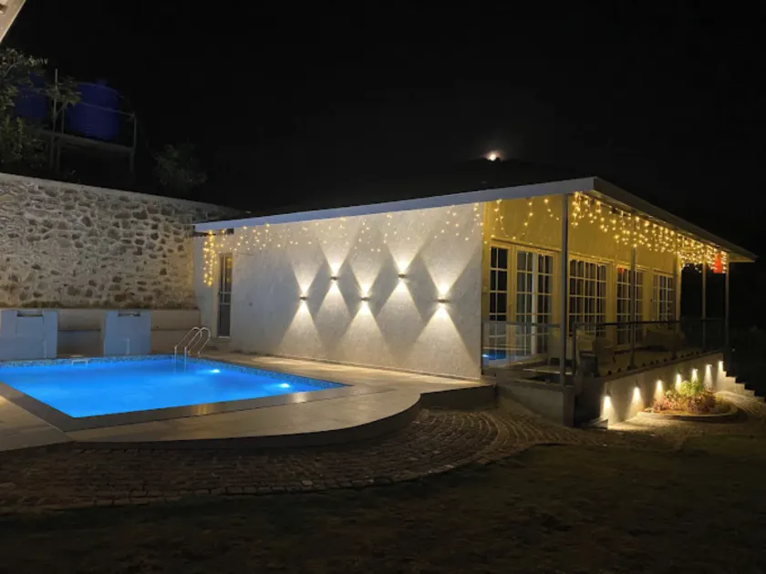 Jumbo Paradise 1 BHK Luxury Lake View Cottage - Image 1