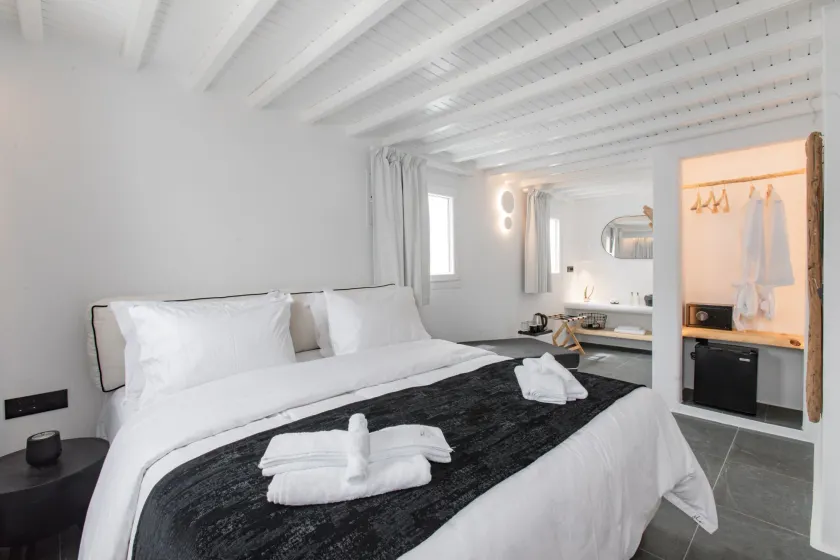 She Mykonos - Luxury Apartments - Image 1