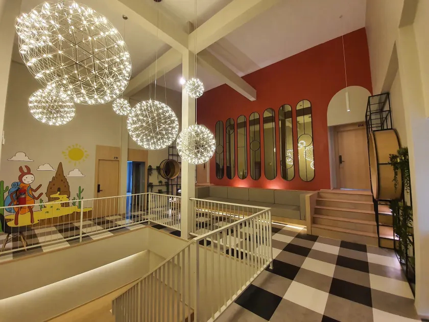 Platinum hotel - Image 1