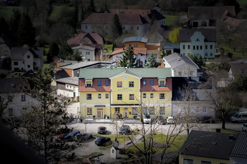 Hotel Zur Alten Schule - Image 1