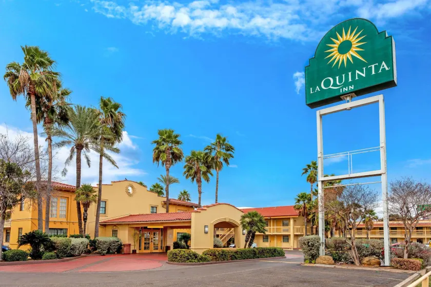 La Quinta Inn by Wyndham Laredo I-35 - Image 1