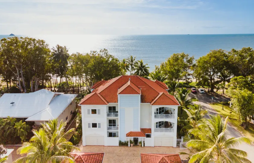 Villa Beach Palm Cove - Image 1