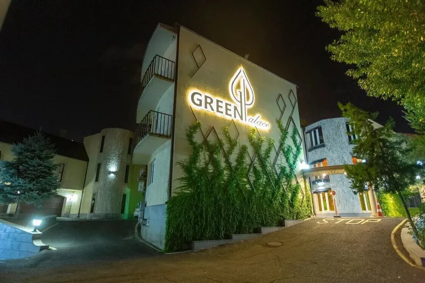 Green Palace Hotel - Image 1