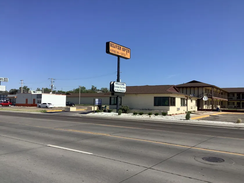 Silver Spur Vintage Inn & Suites - Image 1