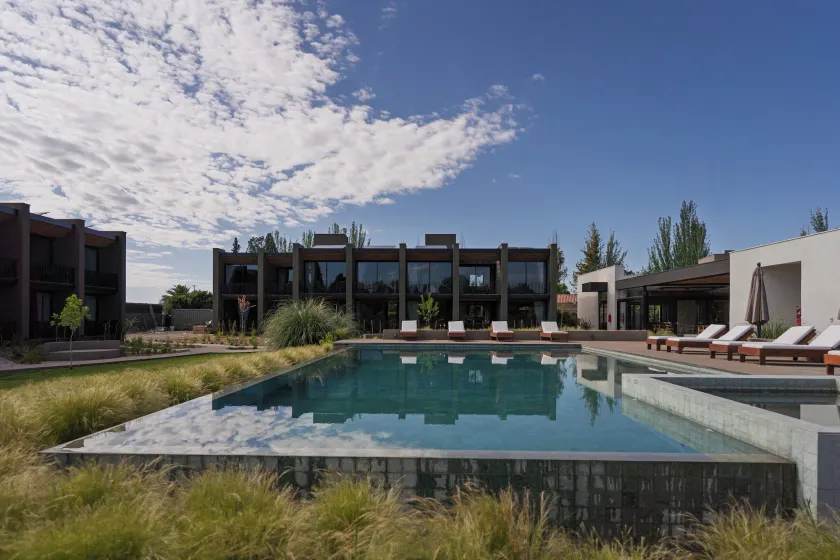 Vistalba Hotel Aparts & Suites - Image 1