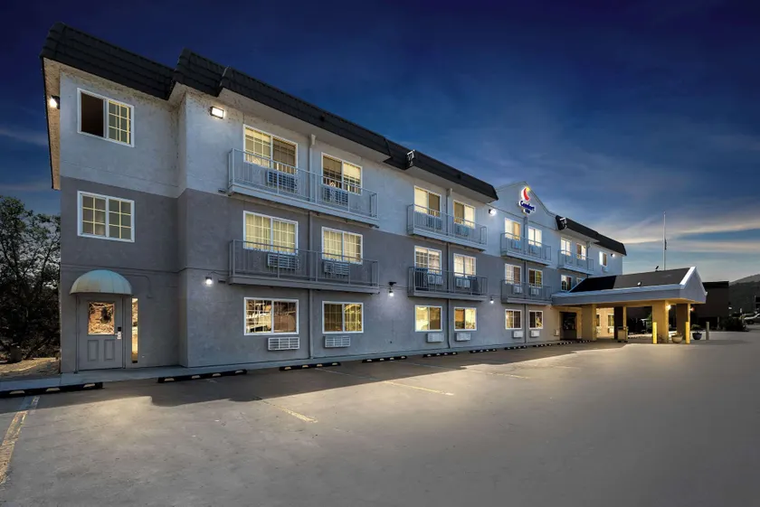 Comfort Inn Yreka I-5 - Image 1