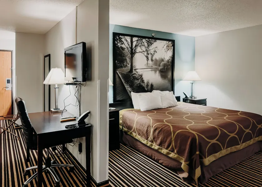 Wrangler Hotel - Image 1