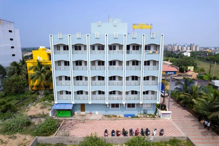New Beach Resort - Image 1