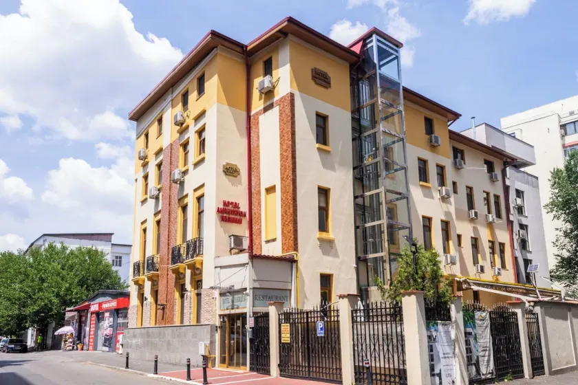 Hotel Amphitryon - Image 1
