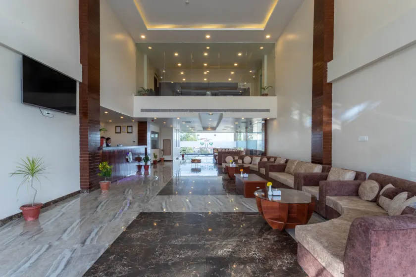 Gorkha Garden hotel - Vestíbulo