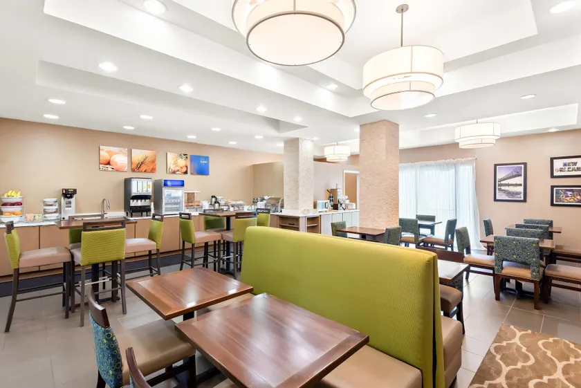 Comfort Suites New Orleans East - Image 1