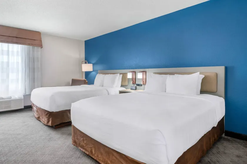 Comfort Inn & Suites Sheboygan I-43 - Image 1