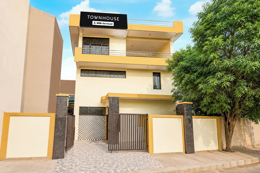 Super Townhouse Sector 13 Gurgaon - Image 1