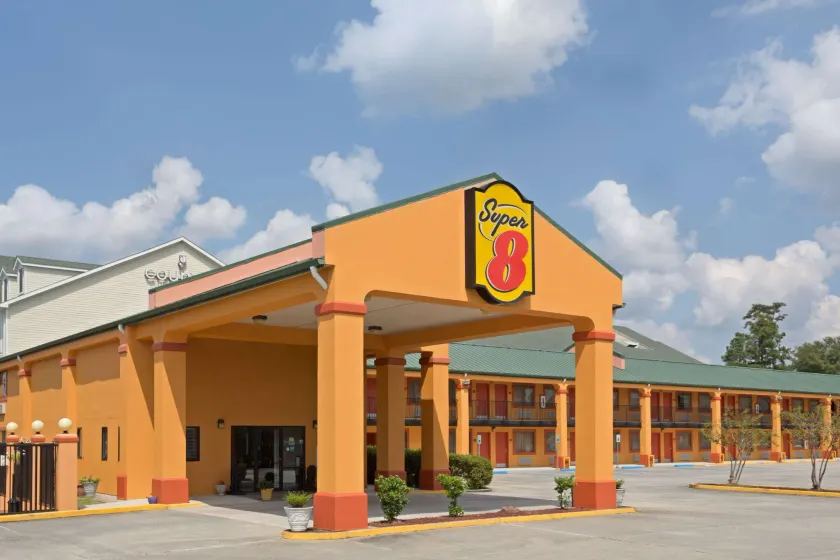 Super 8 by Wyndham Covington - Image 1