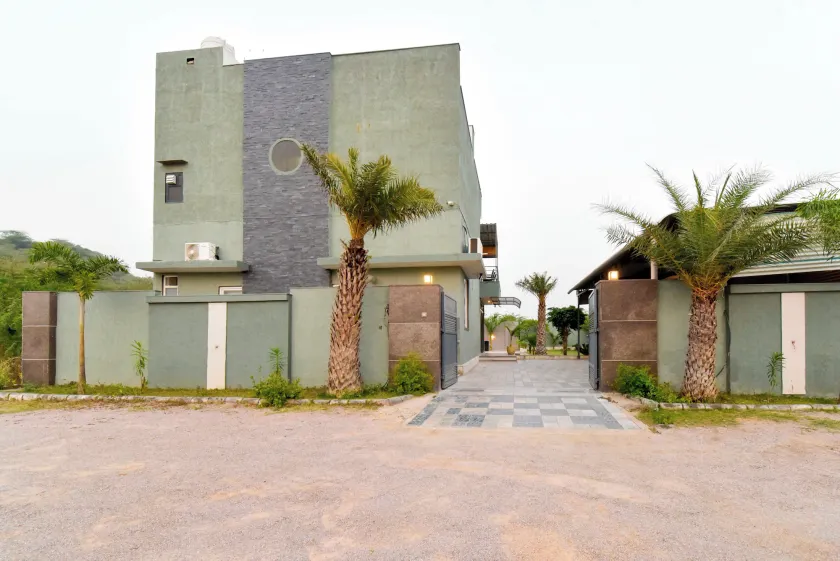 DanCenter Hill's Stay Villa | 3BHK | Pvt Pool | Kishangarh - Image 1