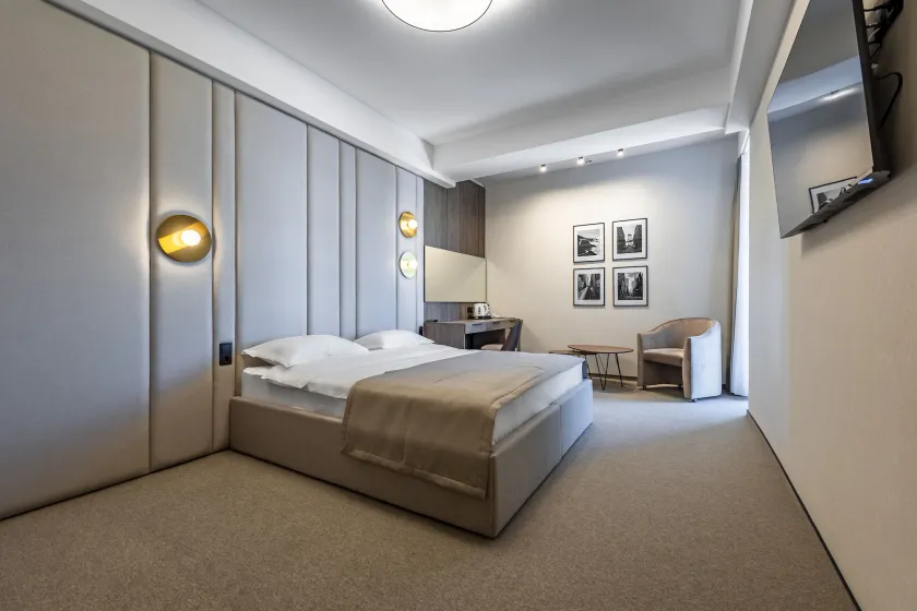 Regency Hotel - Image 1