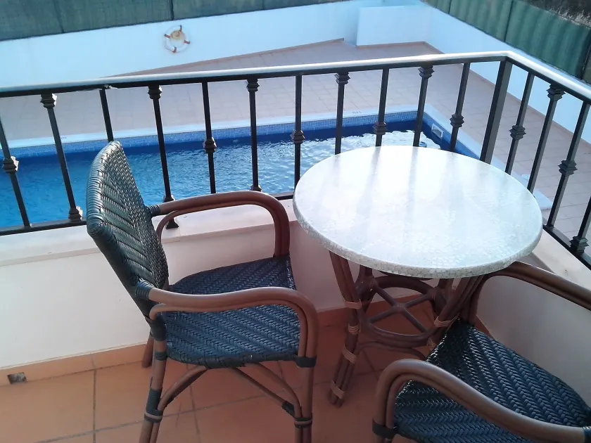 Albufeira 2-Zimmer-Wohnung 5 Minuten vom Strand Falesia entfernt und in der Nähe des Zentrums! B - Image 1