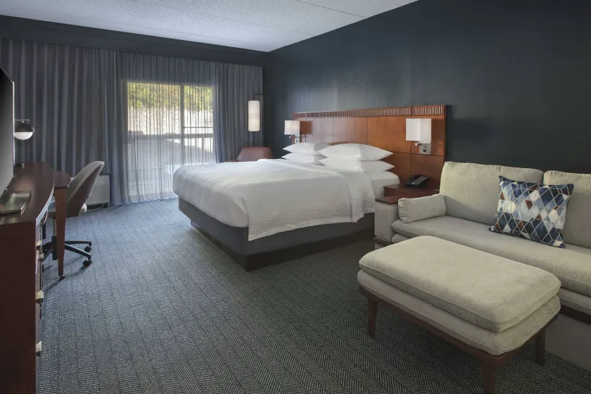 Courtyard by Marriott Norwalk - Image 1