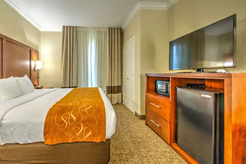 Comfort Suites Tomball Medical Center - Image 1