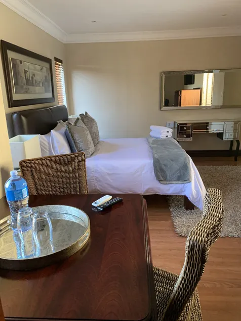 Swanepoel Guesthouse - Image 1