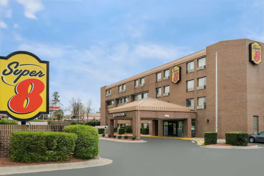 Super 8 by Wyndham Raleigh North East - Image 1