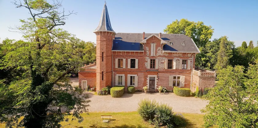 Domaine du Buc, Le Château - Image 1