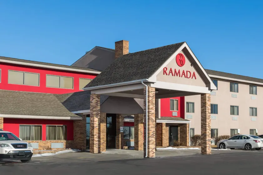 Ramada by Wyndham Platte City KCI Airport - Image 1