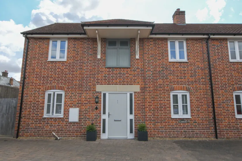 1 Coconut Cottage, Long Melford - Image 1