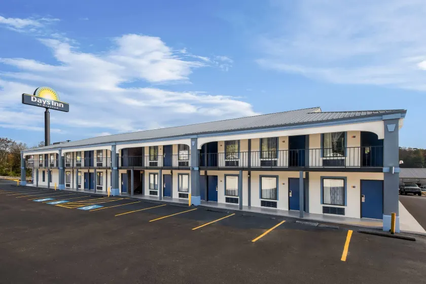 Days Inn by Wyndham Cleveland TN - Image 1